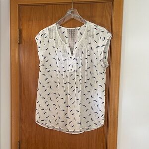 Daniel Rainn Cream and Blue Feather Print Blouse